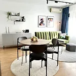 Artistic Sanctuary Апартаменты *