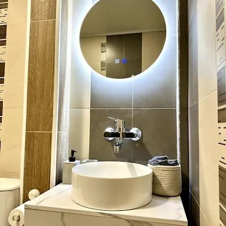 Апартаменты Artistic Sanctuary *