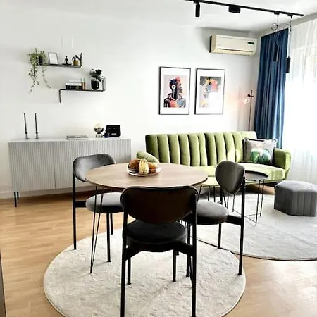 Artistic Sanctuary Apartment *